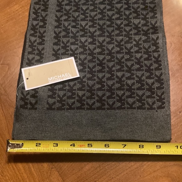 🌸NWT MICHAEL KORS Logo Scarf and Glove Set - OSFM - Picture 9 of 12